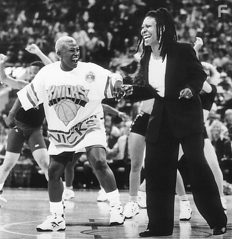 Whoopi Goldberg and Eartha Robinson in Эдди (1996)