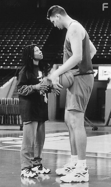 Whoopi Goldberg and Dwayne Schintzius in Эдди (1996)