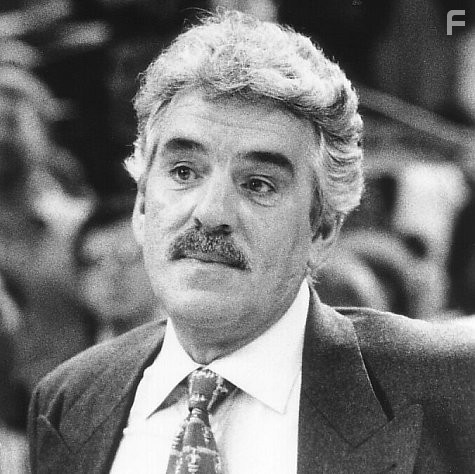 Dennis Farina in Эдди (1996)
