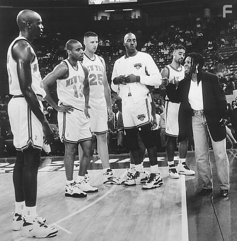 Whoopi Goldberg, Rick Fox, Greg Ostertag, John Salley, Malik Sealy, and Vernel Singleton in Эдди (1996)