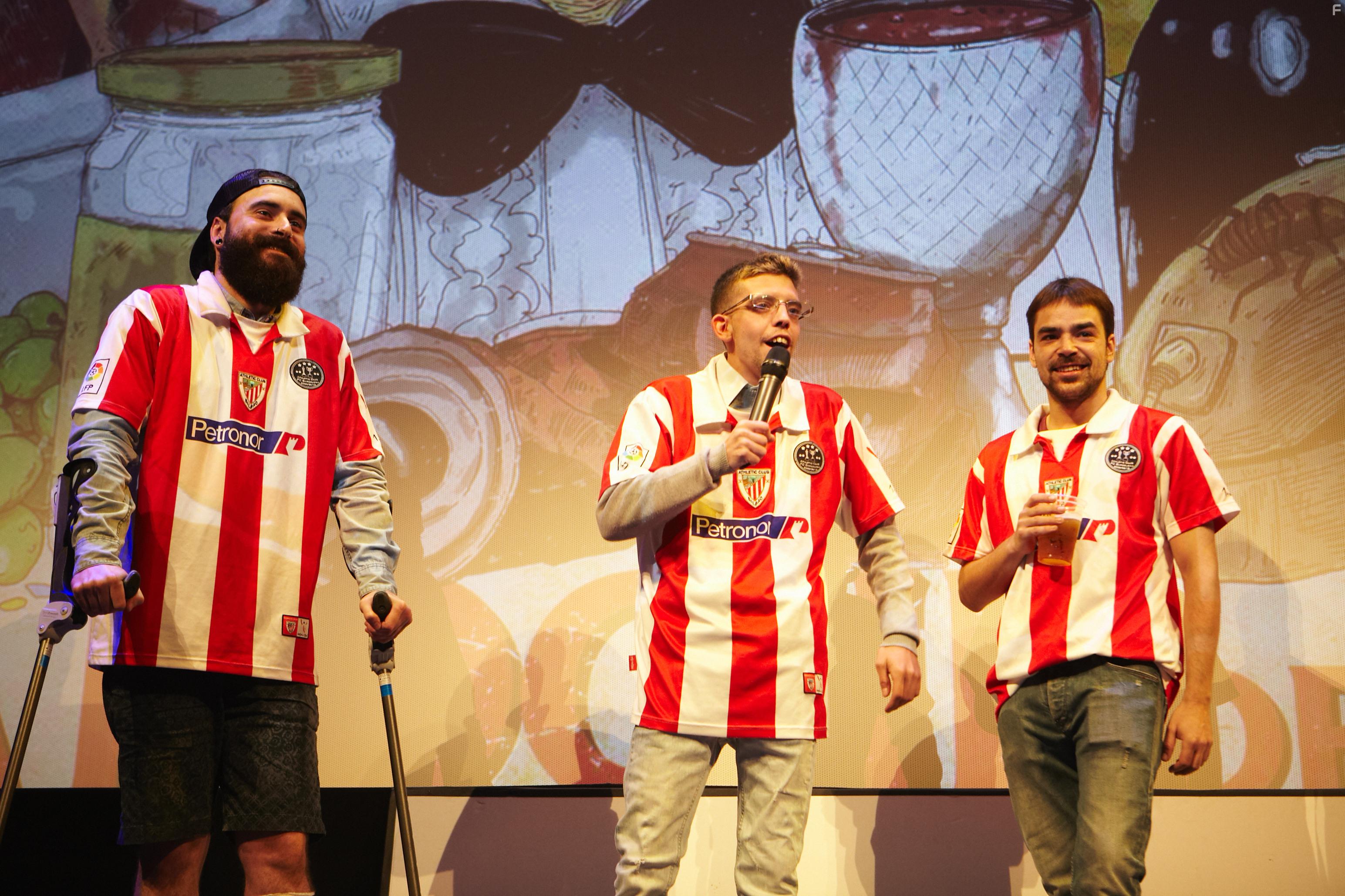 Javier Bdalo, Roberto San Sebastin, and Kevin Iglesias at an event for La noche del virgen (2016)