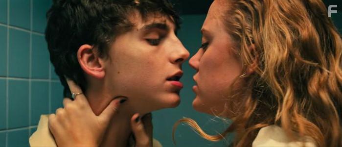 Maika Monroe and Timothe Chalamet in Hot Summer Nights (2017)