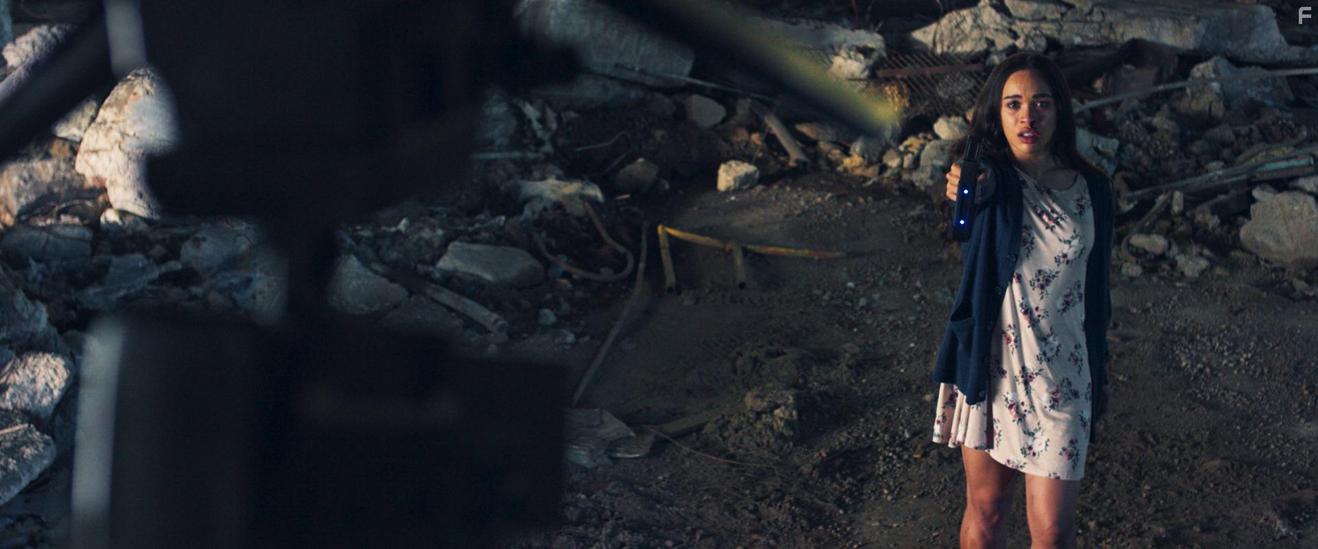 Cleopatra Coleman in Hover (2018)