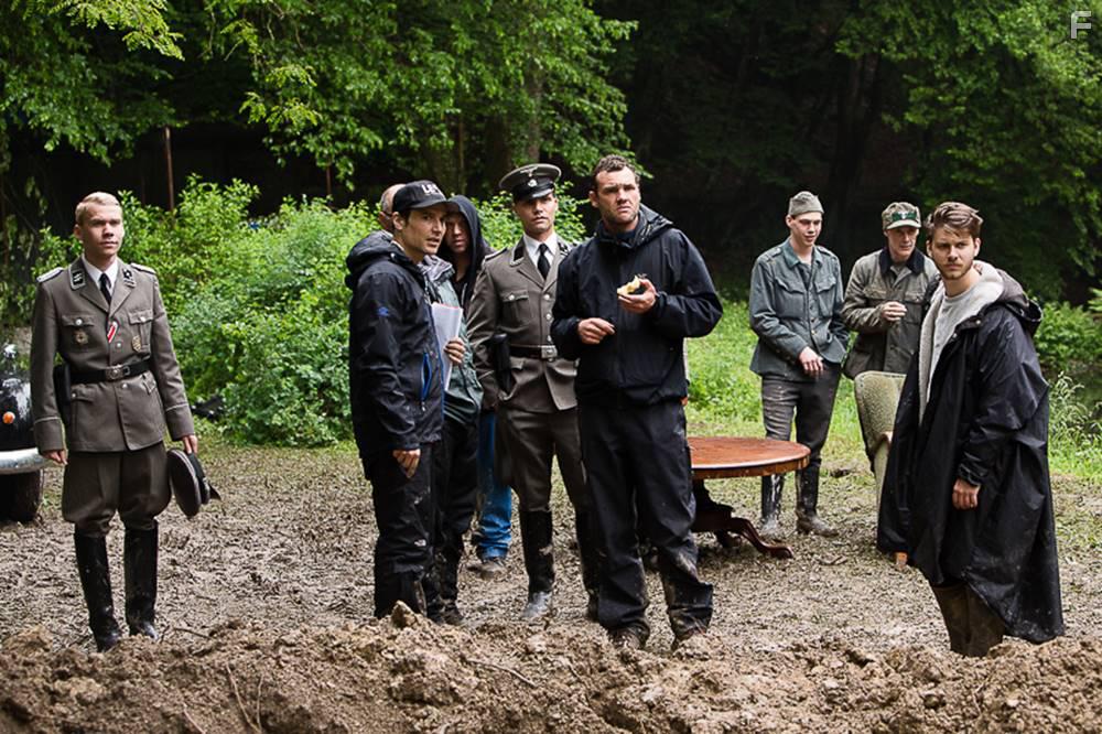 Tim Oliehoek, Arian Foppen, Coen Stroeve and Maxime Desmet on the set of De Zaak Menten (2016).