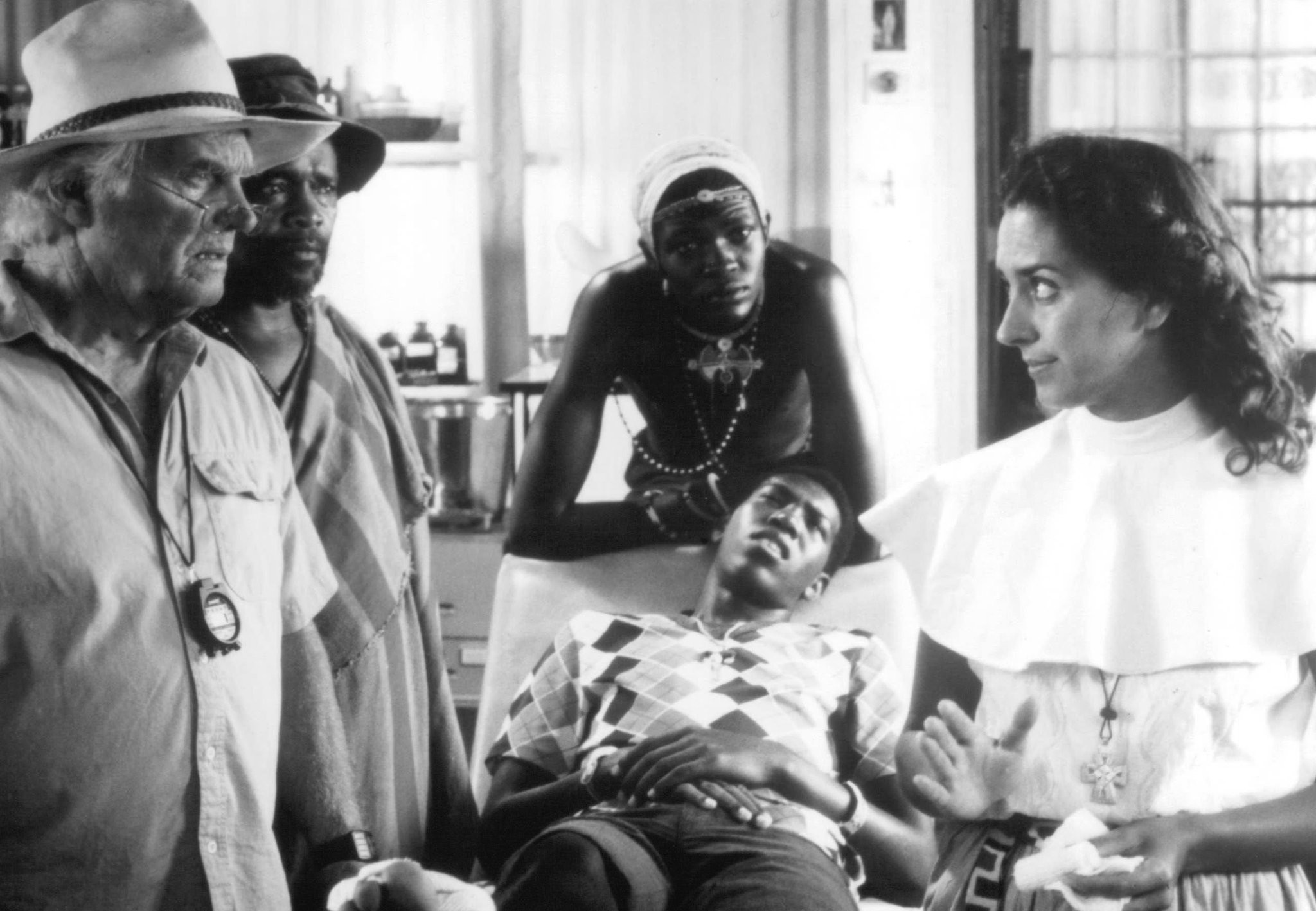 Charles Gitonga Maina, Dennis Patrick, and Yolanda Vazquez in Непобедимый дикарь (1994)