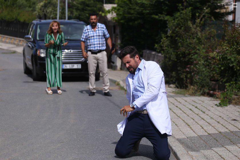 Didem Balin, Serkan Kuru, and Toygan Avanoglu in Meleklerin Aski (2018)