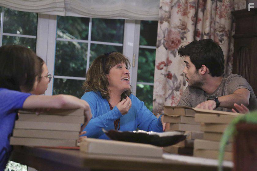 Oya Basar and Berkay Hardal in Meleklerin Aski (2018)