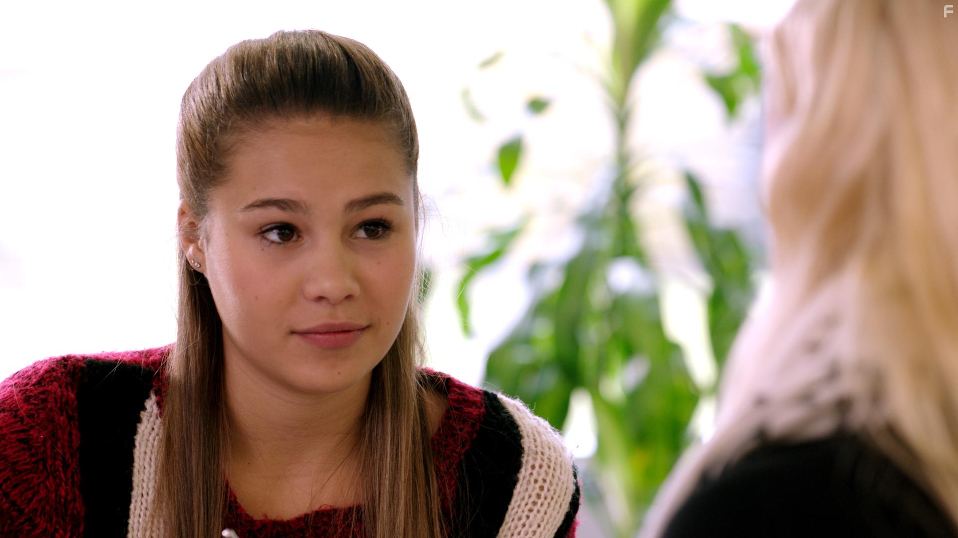 Michaela du Toit in Ice Girls (2016)