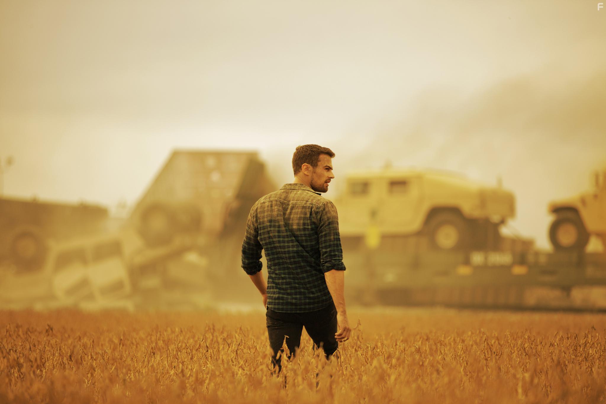 Theo James in How It Ends (2018)