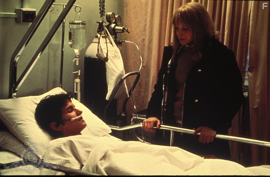 Jodie Foster and Scott Jacoby in Девочка из переулка (1976)