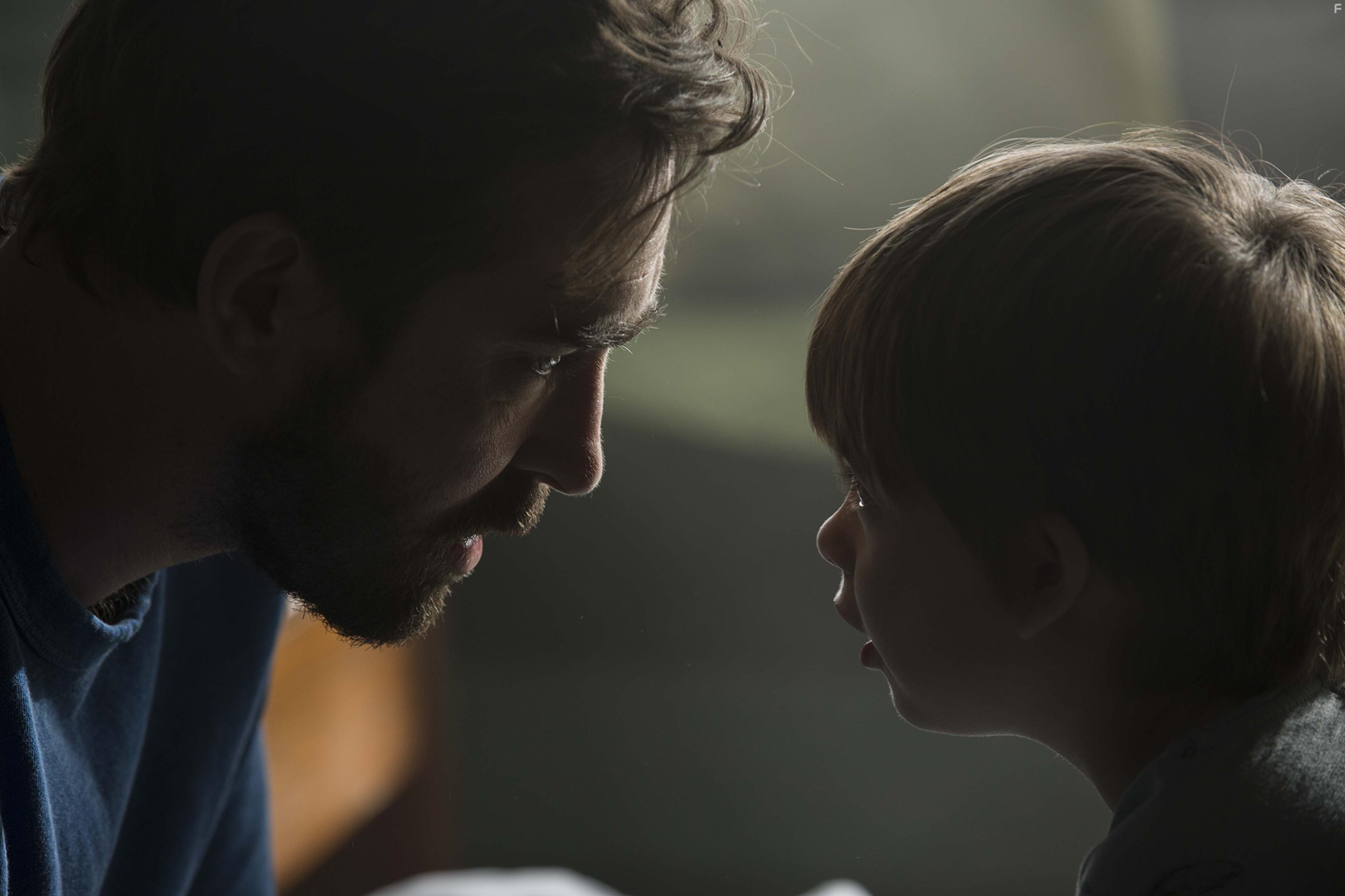 Lee Pace and Sander Thomas in The Keeping Hours (2017)