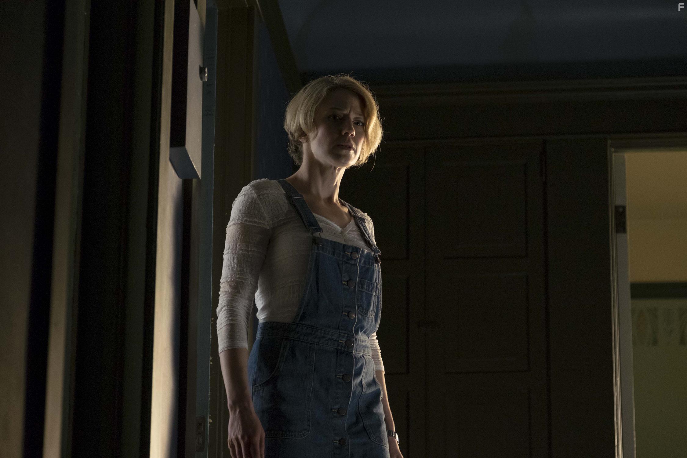 Carrie Coon in The Keeping Hours (2017)