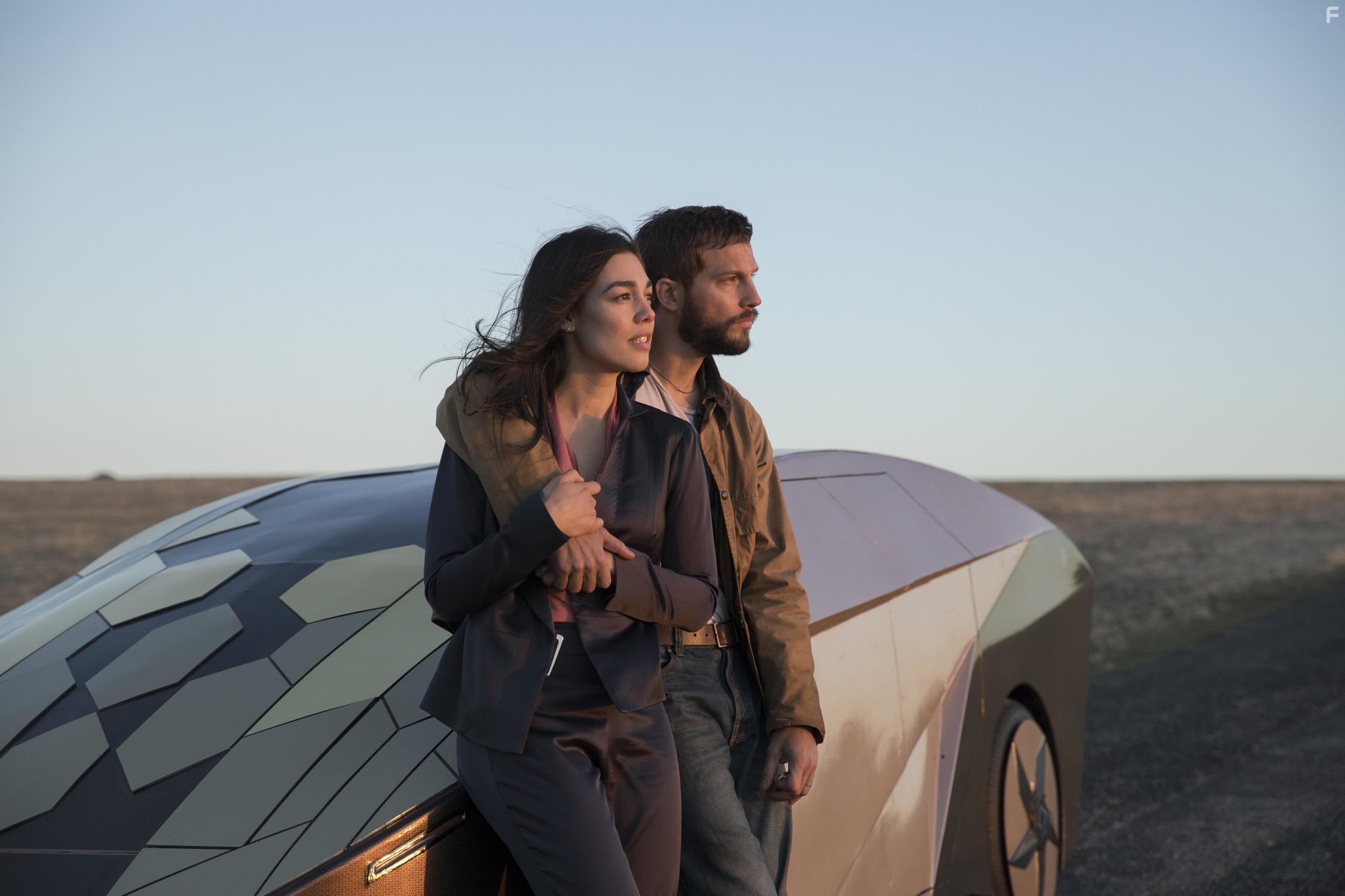 Logan Marshall-Green and Melanie Vallejo in Upgrade (2018)