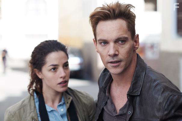 Jonathan Rhys Meyers and Olivia Thirlby in Damascus Cover (2017)