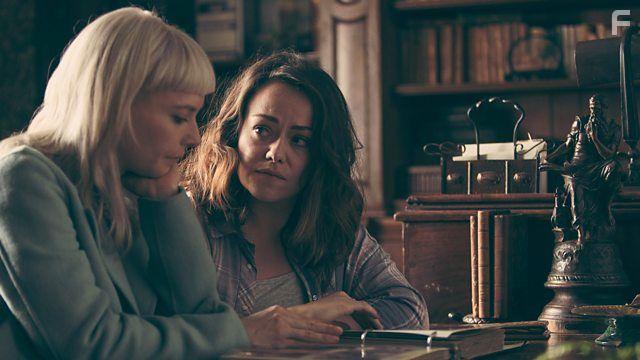 Sian Reese-Williams and Lydia Wilson in Requiem (2018)