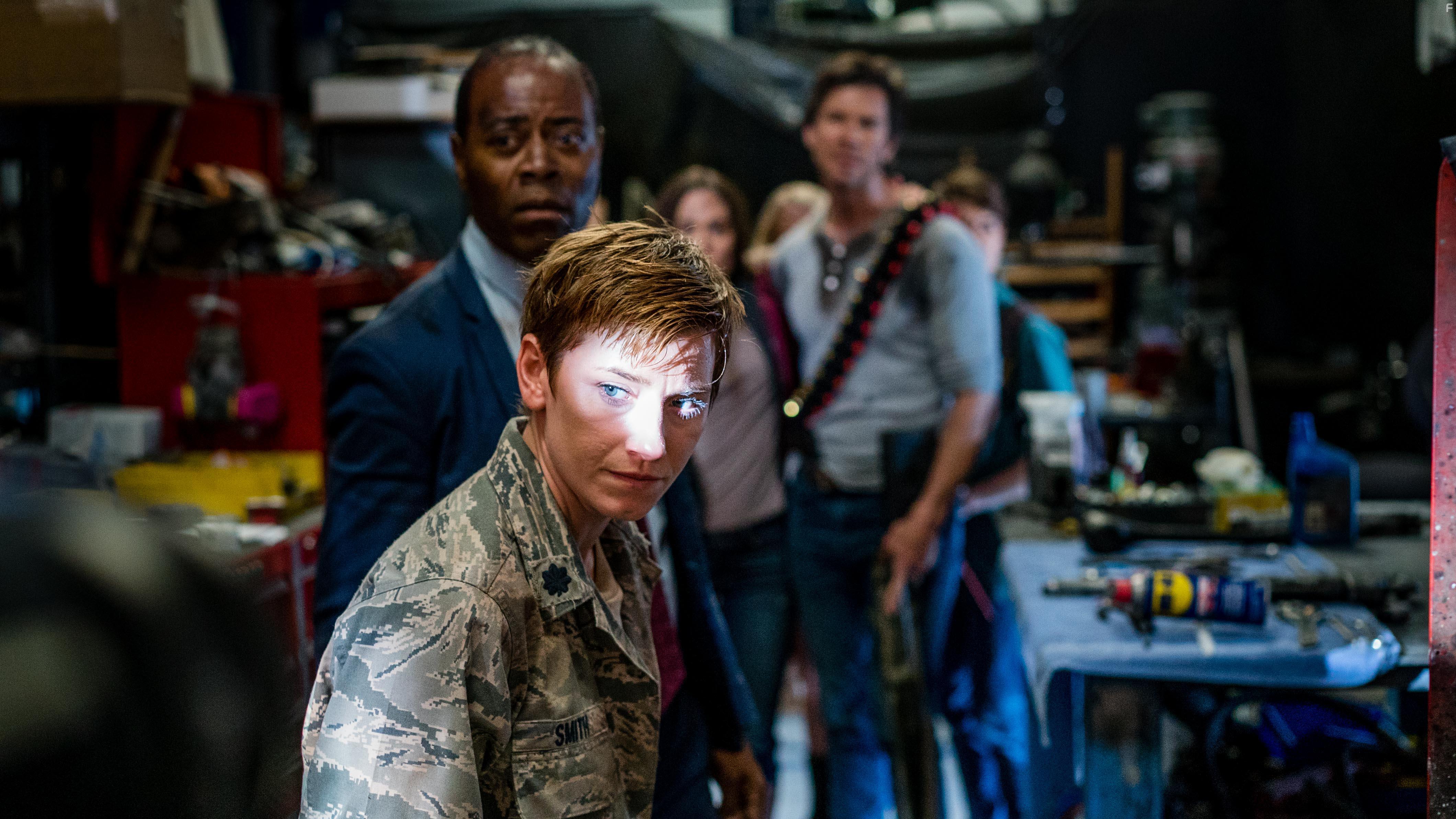 Terry Woodberry, Matthew Pohlkamp, and Christina Licciardi in Alien Siege (2018)
