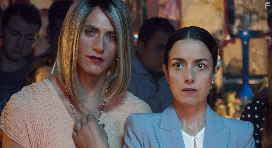 Cecilia Surez and Paco Len in La casa de las flores (2018)