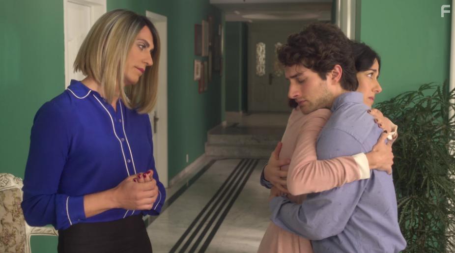 Cecilia Surez, Paco Len, and Dario Yazbek Bernal in La casa de las flores (2018)