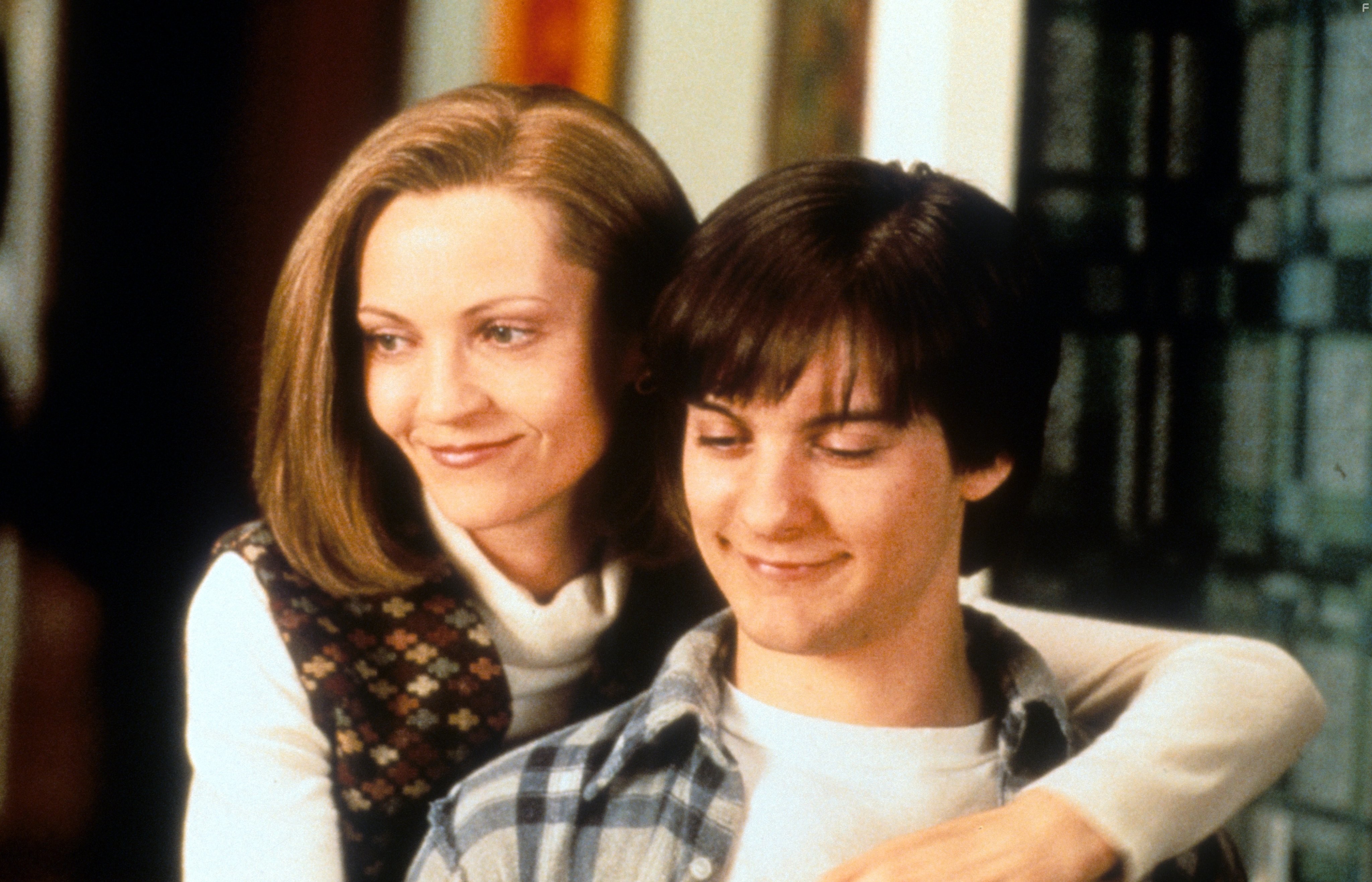 Joan Allen and Tobey Maguire in Ледяной ветер (1997)