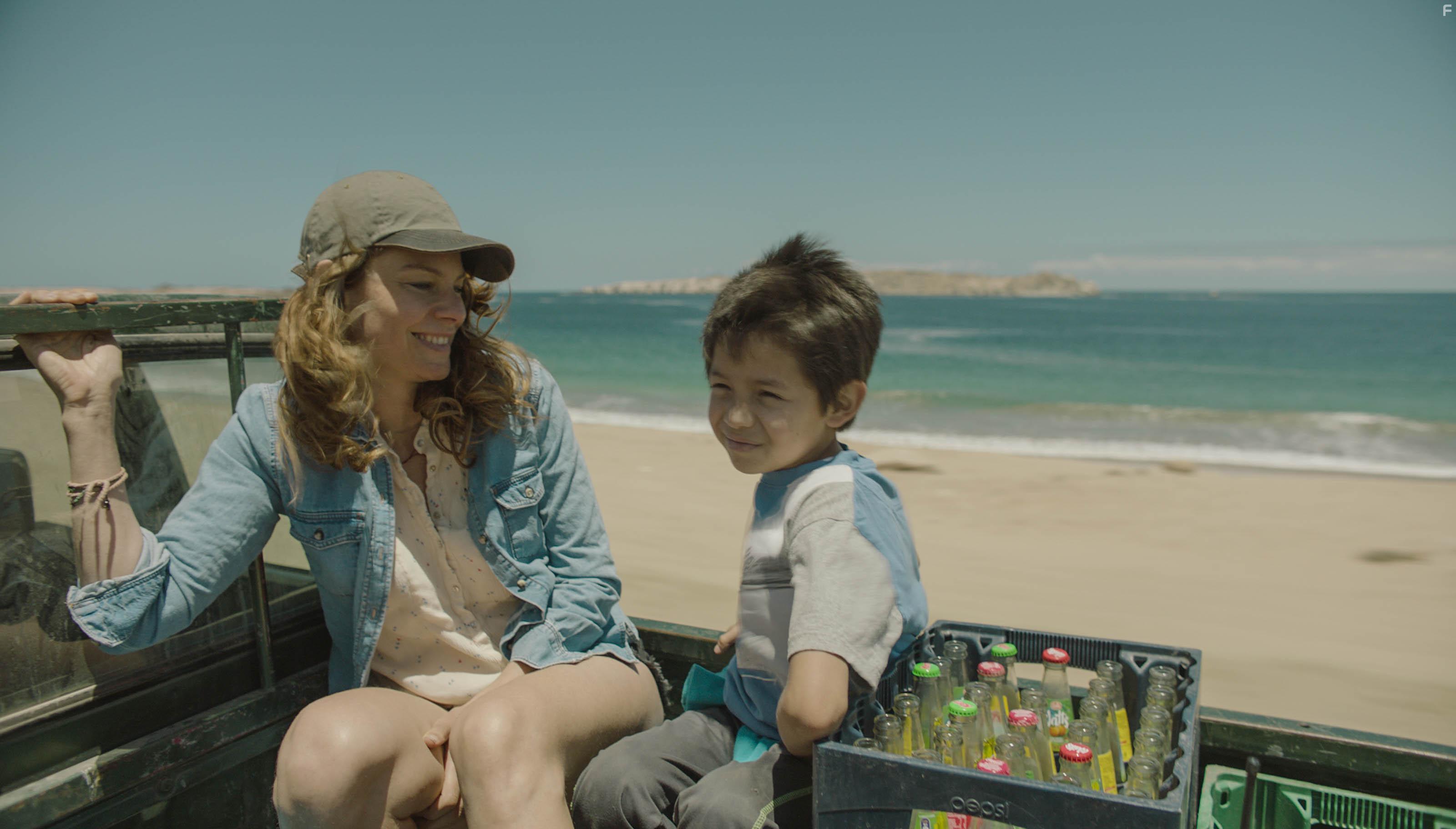 Rifka Lodeizen and Cristbal Farias in La Holandesa (2017)
