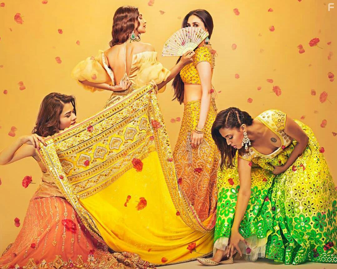 Kareena Kapoor, Sonam Kapoor, Swara Bhaskar, and Shikha Talsania in Veere Di Wedding (2018)