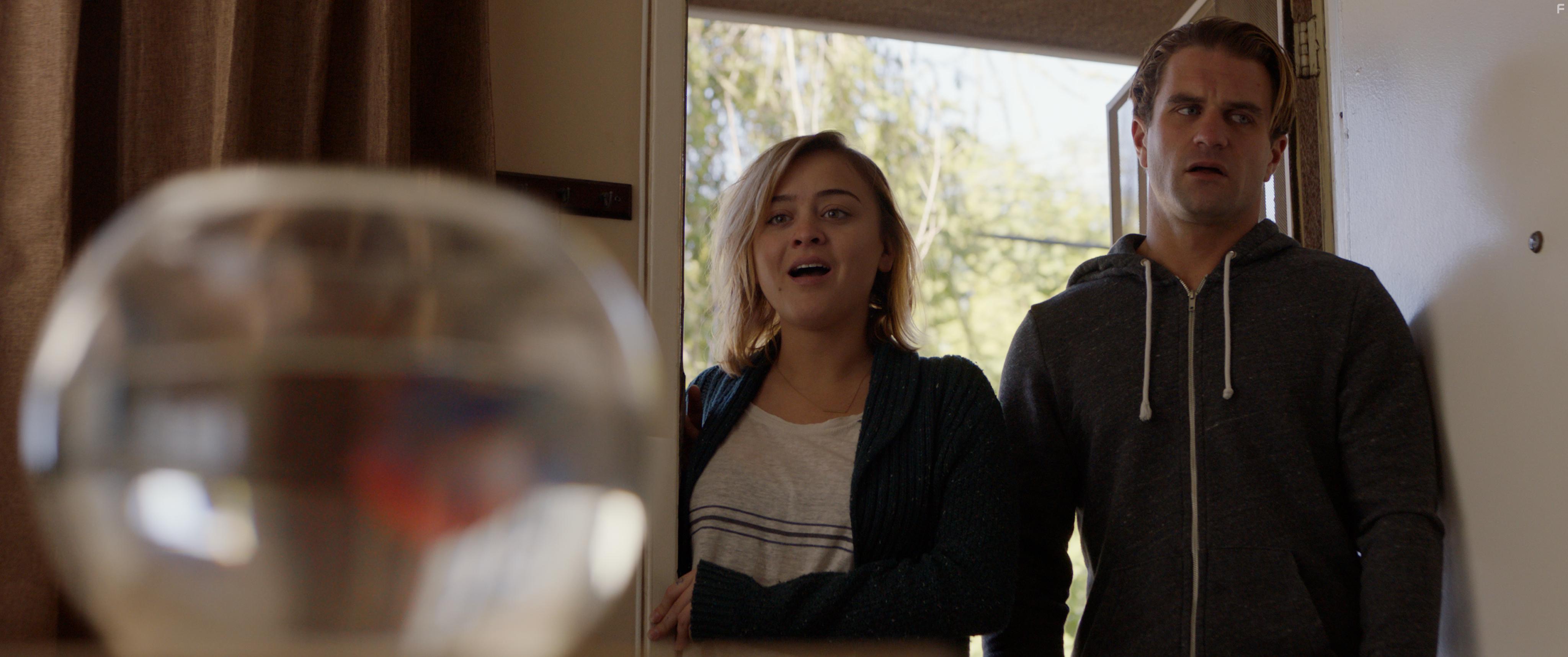 Jordan Hinson and Milo Gibson in Breaking & Exiting (2018)