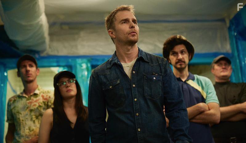 Sam Rockwell, Robin Hellier, Al Weaver, Ben Schwartz, and Phoebe Fox in Blue Iguana (2018)