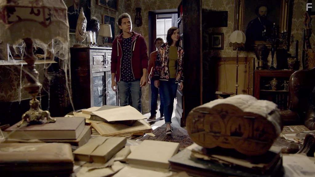 Stony Blyden, Maemae Renfrow, and Daan Creyghton in Hunter Street (2017)