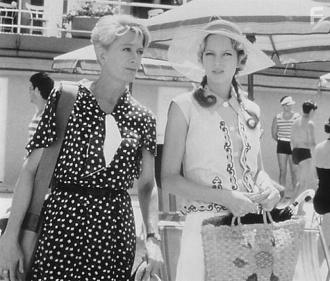 Uma Thurman and Vanessa Redgrave in Месяц на озере (1995)