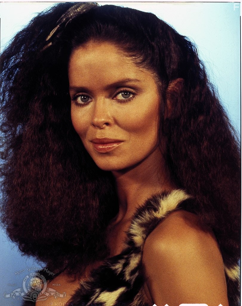 Barbara Bach in Пещерный человек (1981)