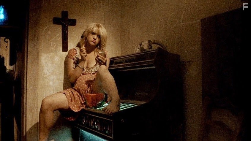 Courtney Love in Прямо в ад (1986)