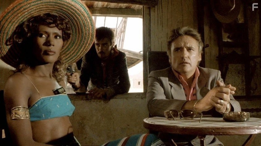 Dennis Hopper and Grace Jones in Прямо в ад (1986)