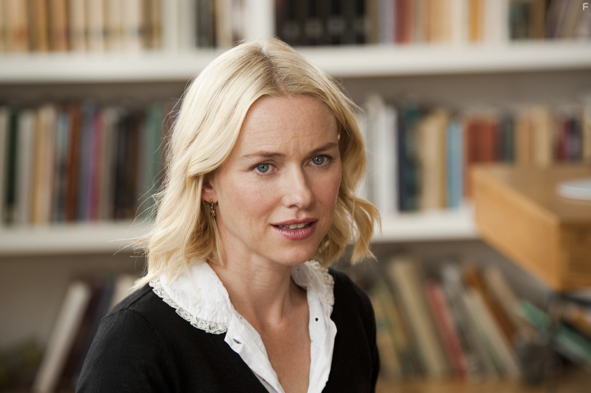 Naomi Watts in Ты встретишь таинственного незнакомца (2010)