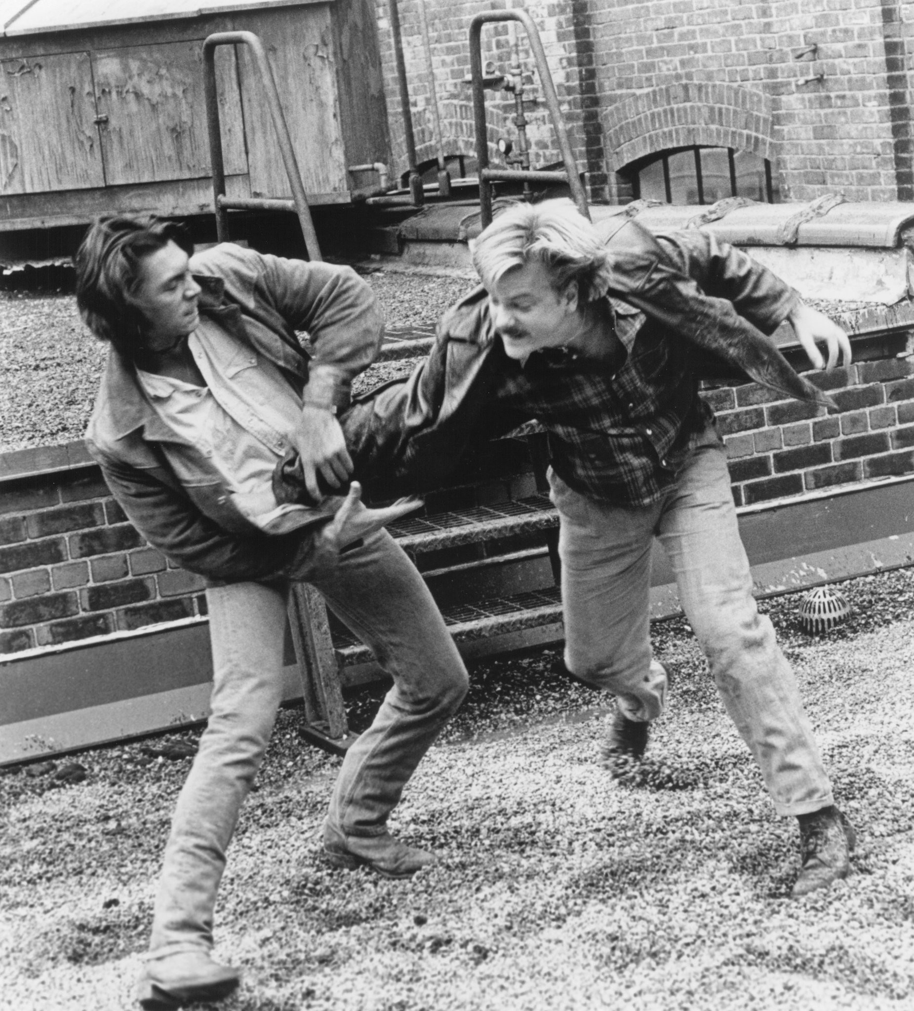 Kiefer Sutherland and Lou Diamond Phillips in Под прикрытием (1989)