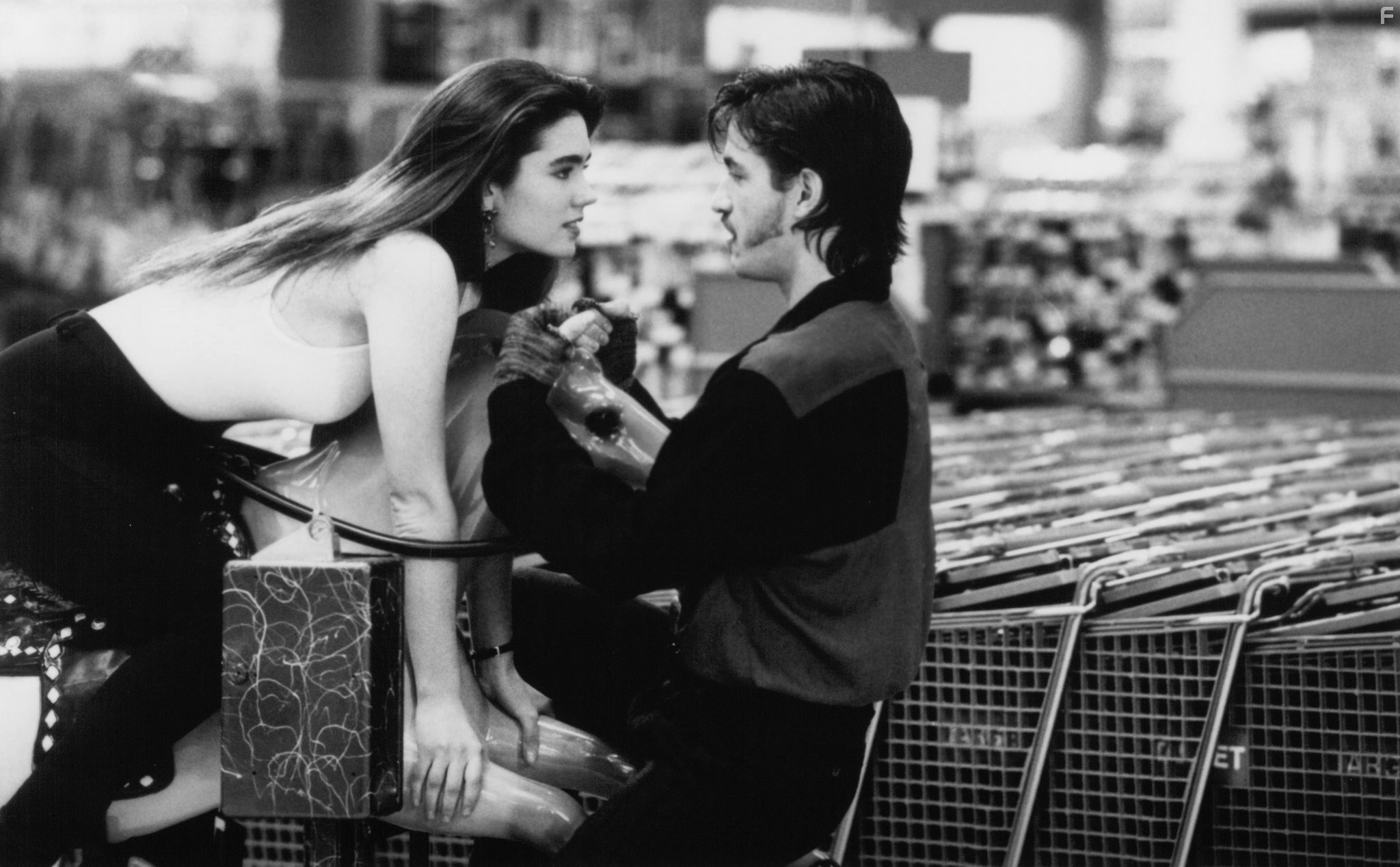 Jennifer Connelly and Dermot Mulroney in Возможности карьеры (1991)