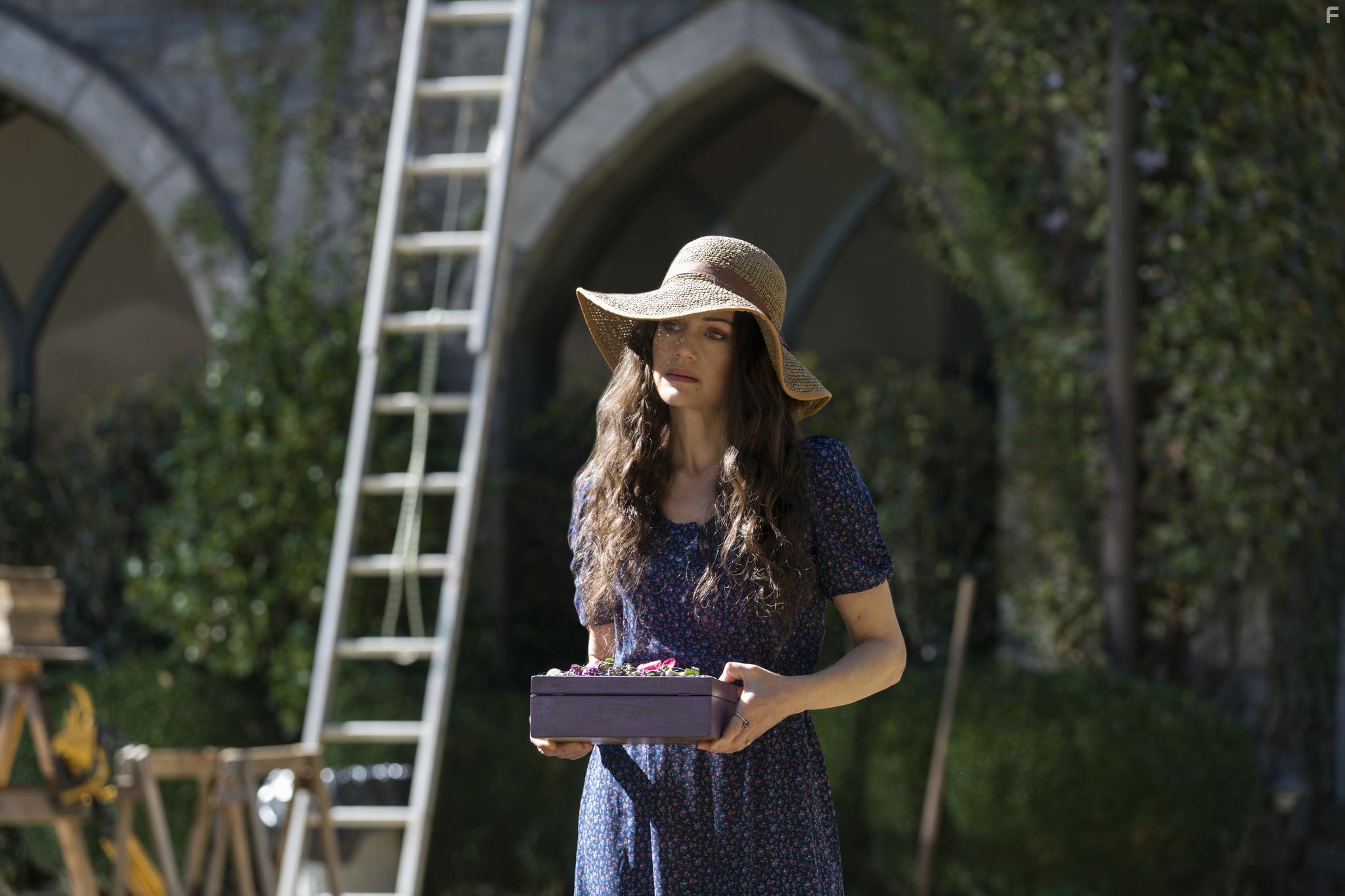 Carla Gugino in The Haunting of Hill House (2018)