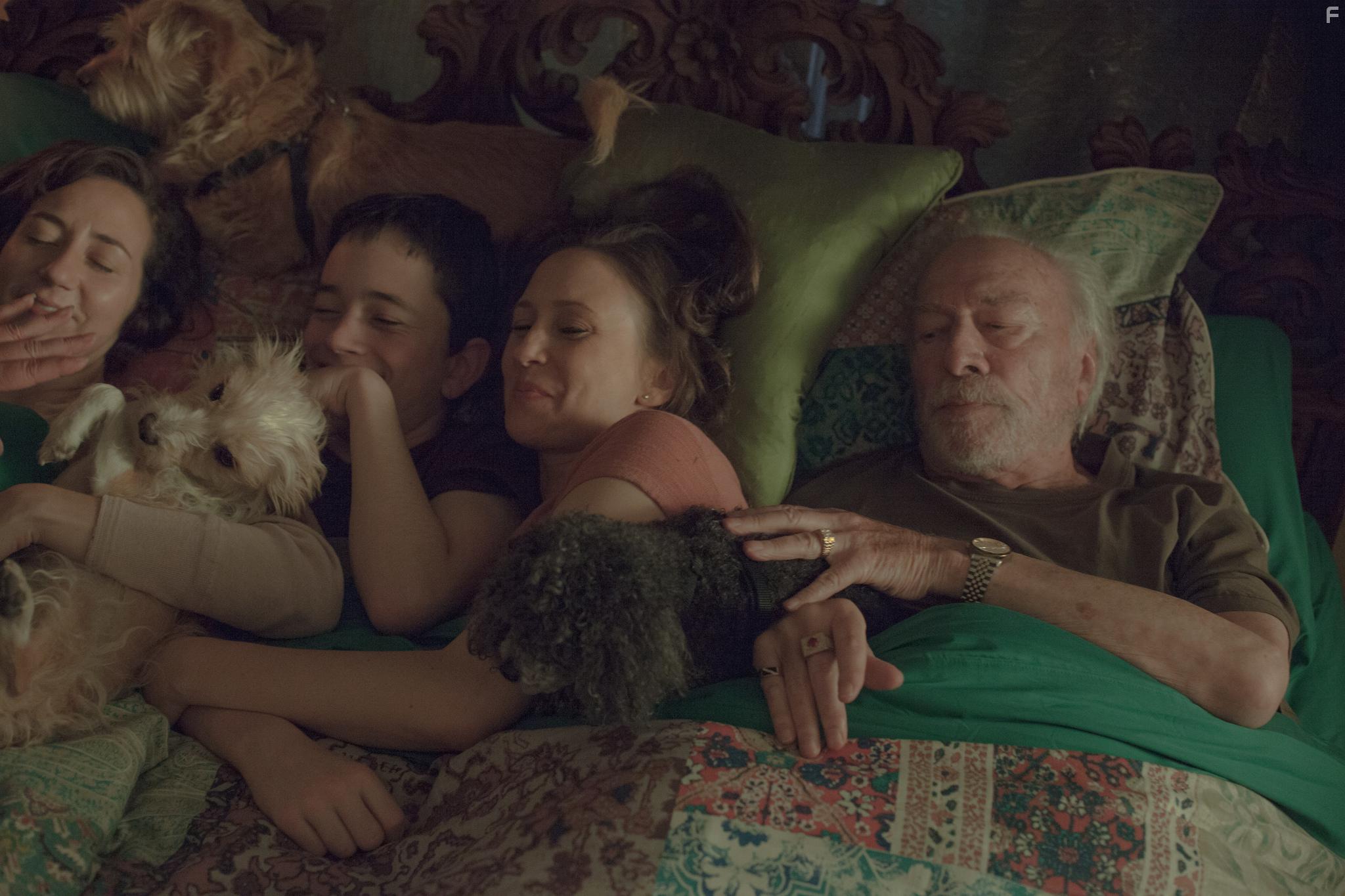 Christopher Plummer, Vera Farmiga, Kristen Schaal, and Lewis MacDougall in Boundaries (2018)