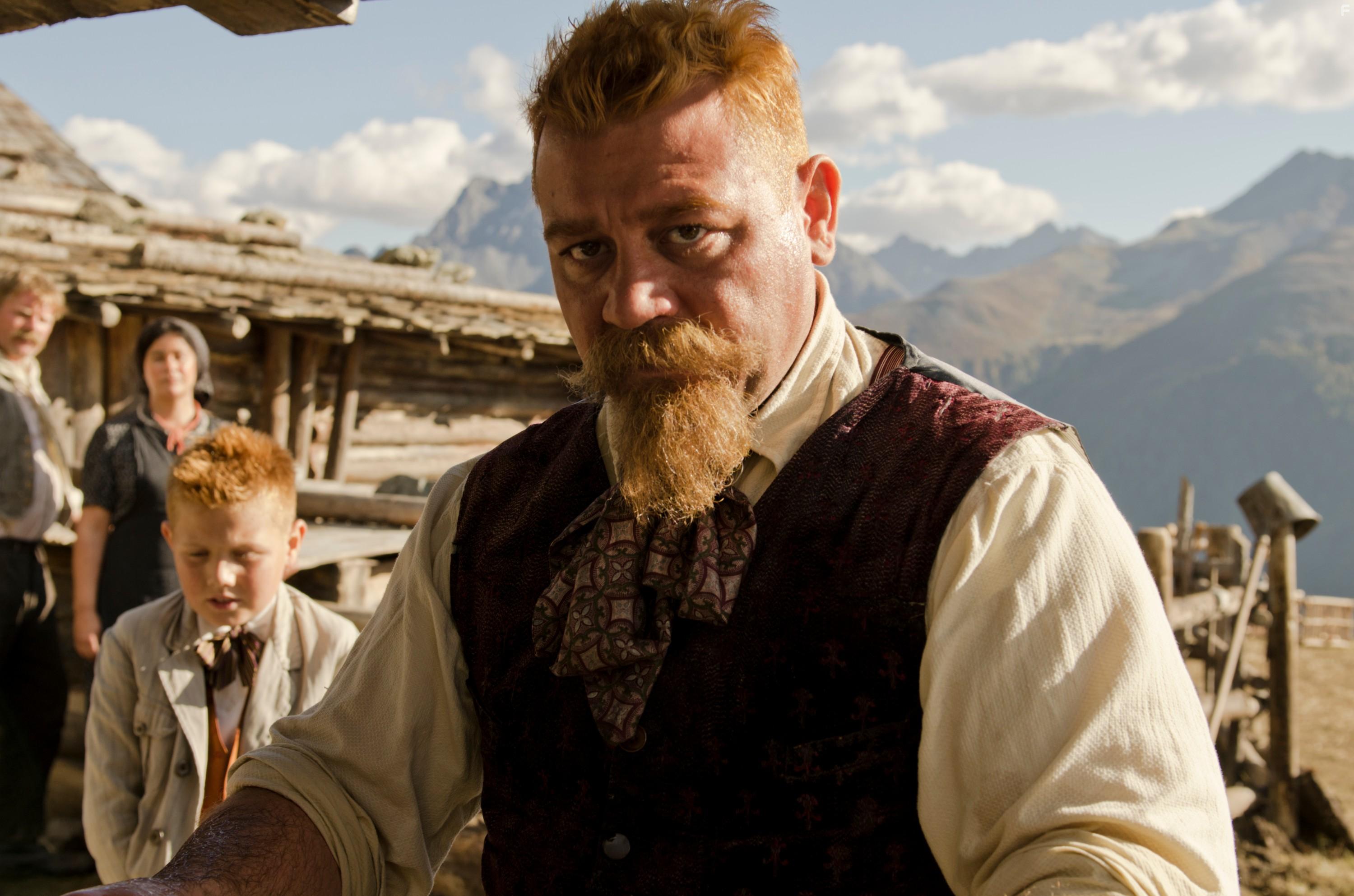 Leonardo Nigro and Laurin Michael in Schellen-Ursli (2015)