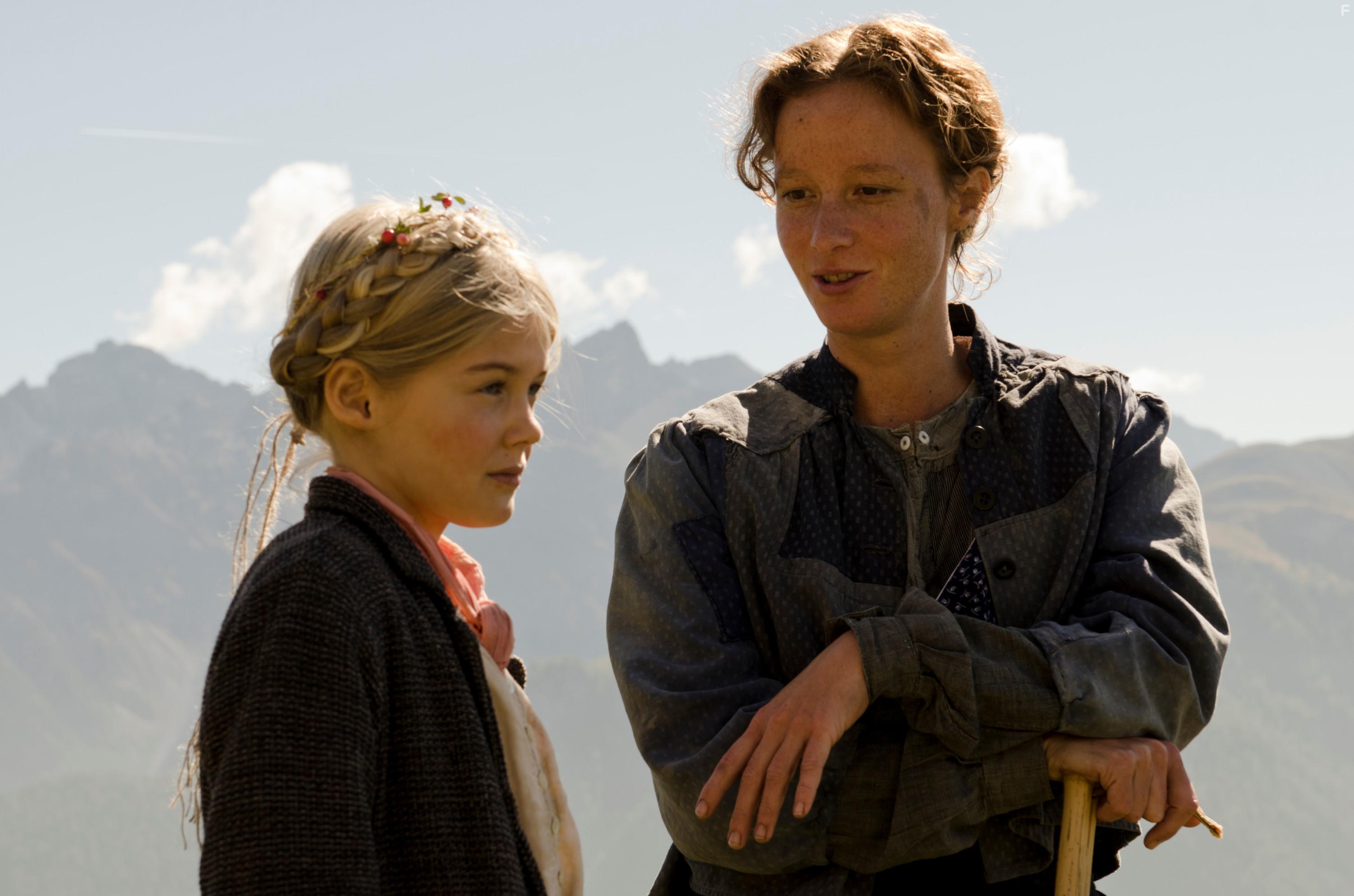 Sarah Sophia Meyer and Julia Jeker in Schellen-Ursli (2015)