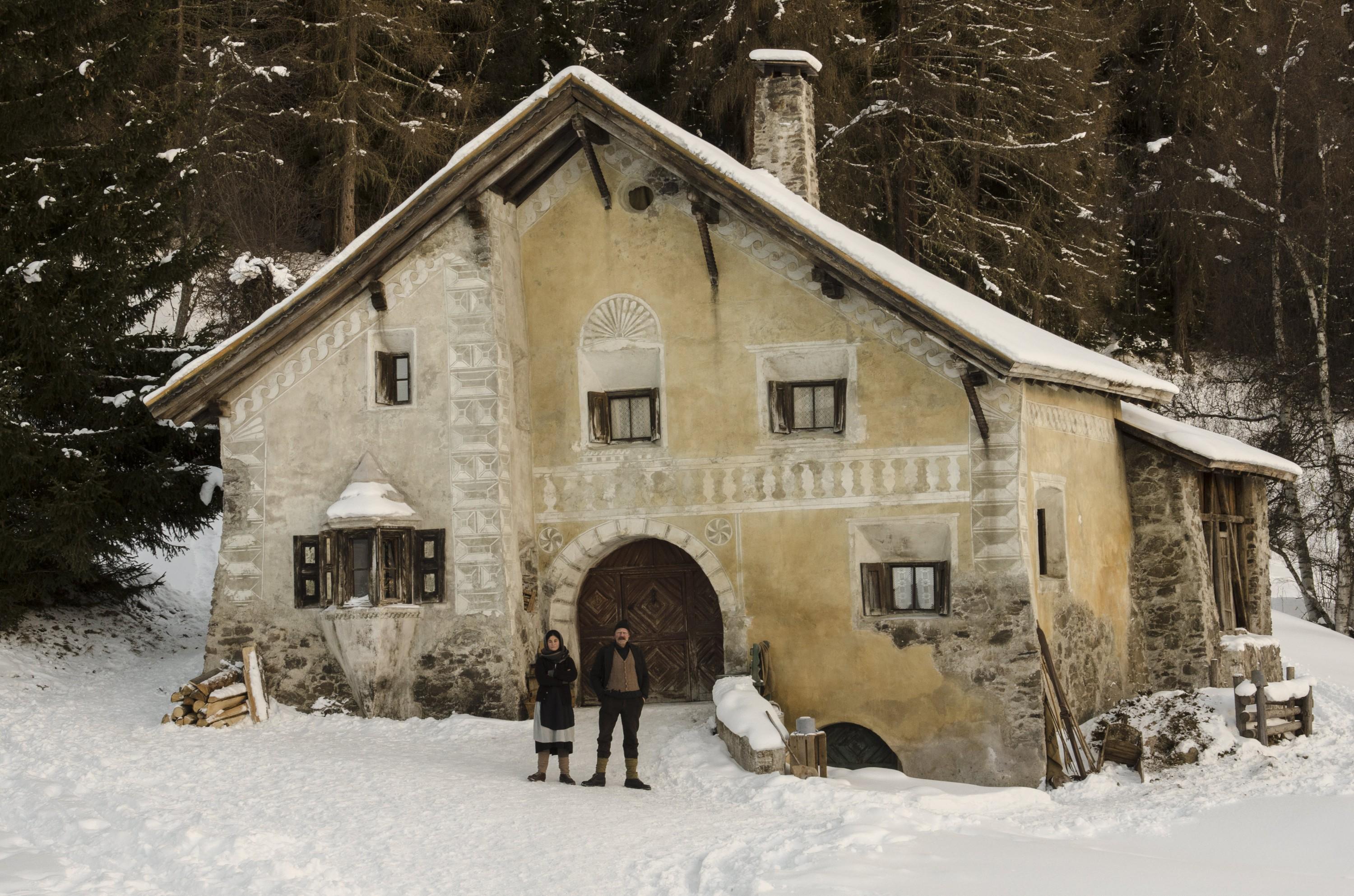 Marcus Signer and Tonia Maria Zindel in Schellen-Ursli (2015)