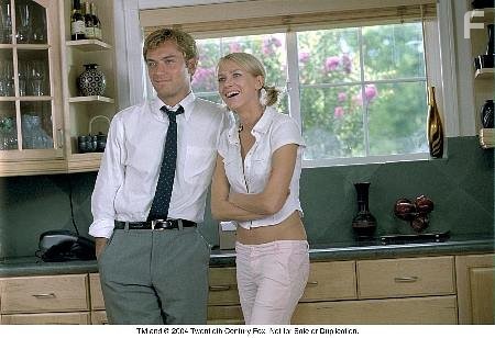 Jude Law and Naomi Watts in Взломщики сердец (2004)
