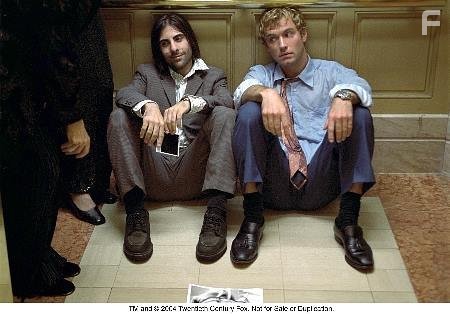Jude Law and Jason Schwartzman in Взломщики сердец (2004)
