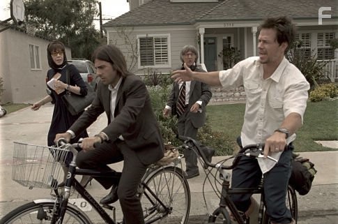 Dustin Hoffman, Mark Wahlberg, Jason Schwartzman, and Lily Tomlin in Взломщики сердец (2004)