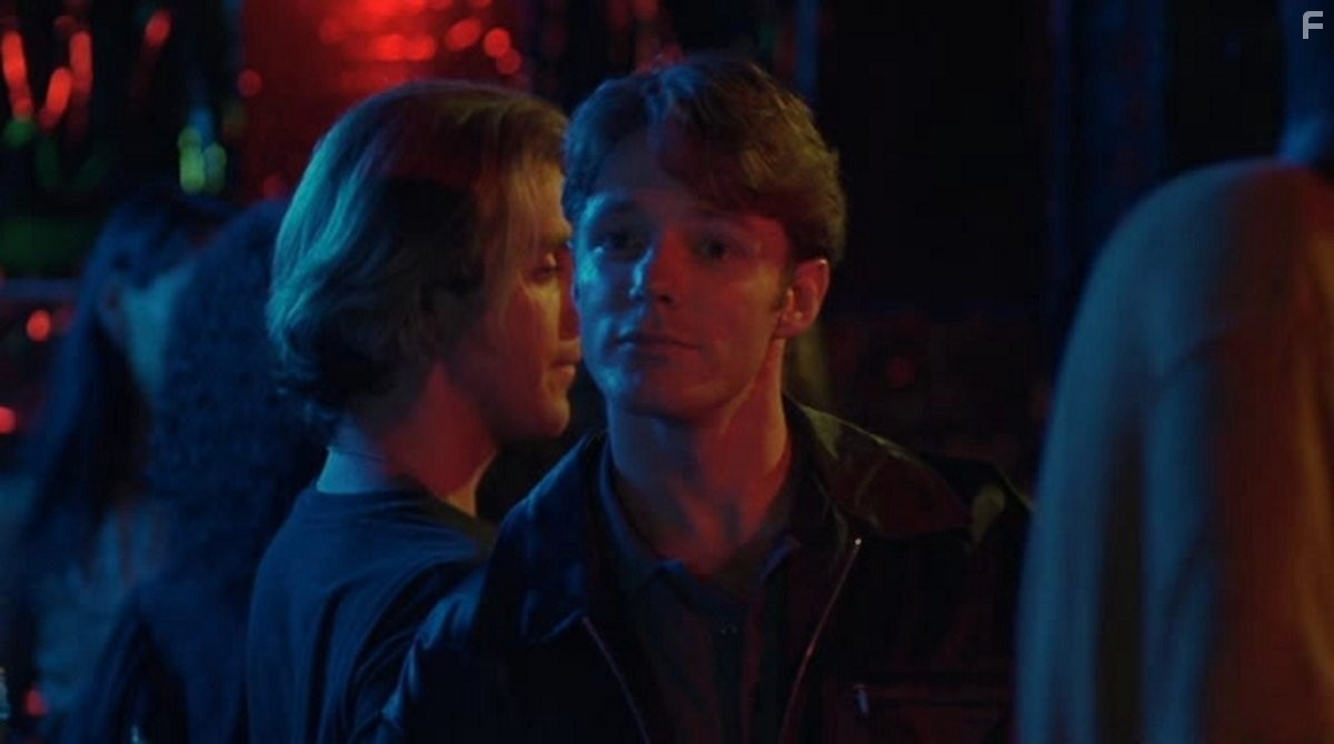 Mackenzie Astin in Брачные игры земных обитателей (1999)