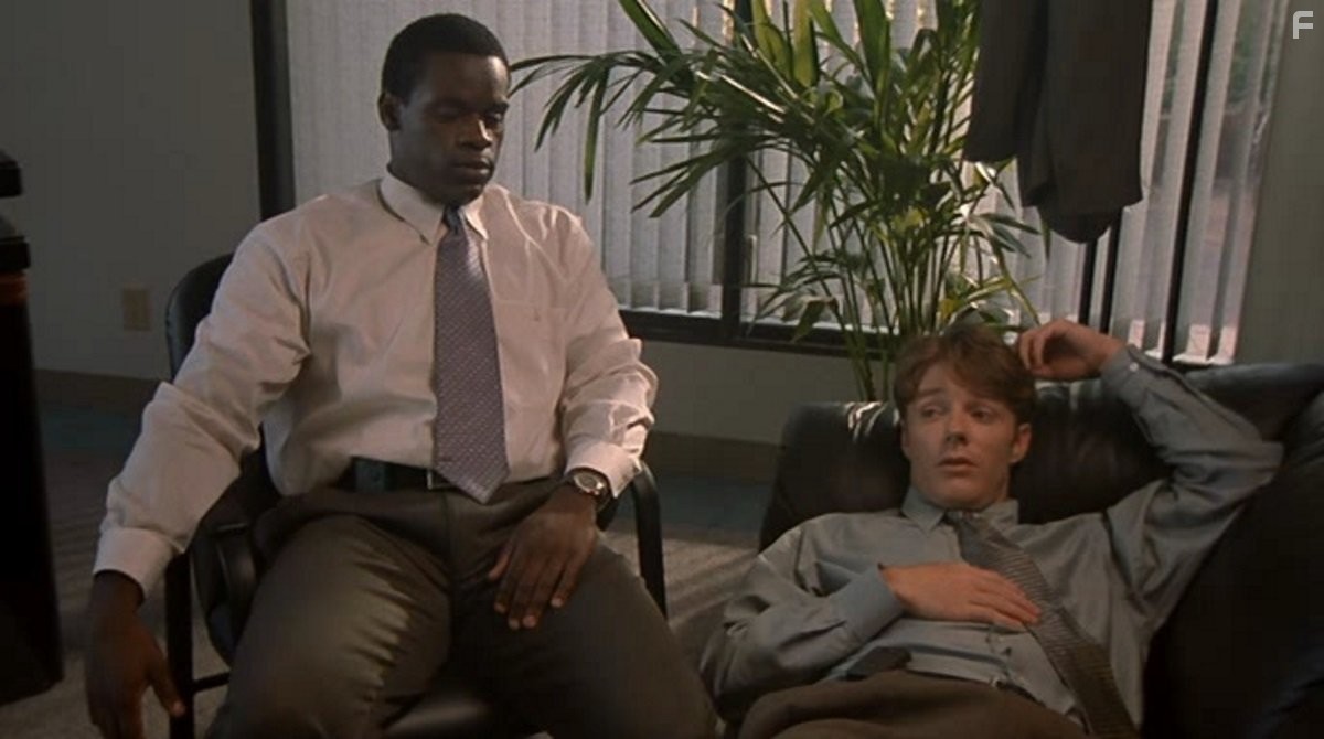 Mackenzie Astin and Markus Redmond in Брачные игры земных обитателей (1999)