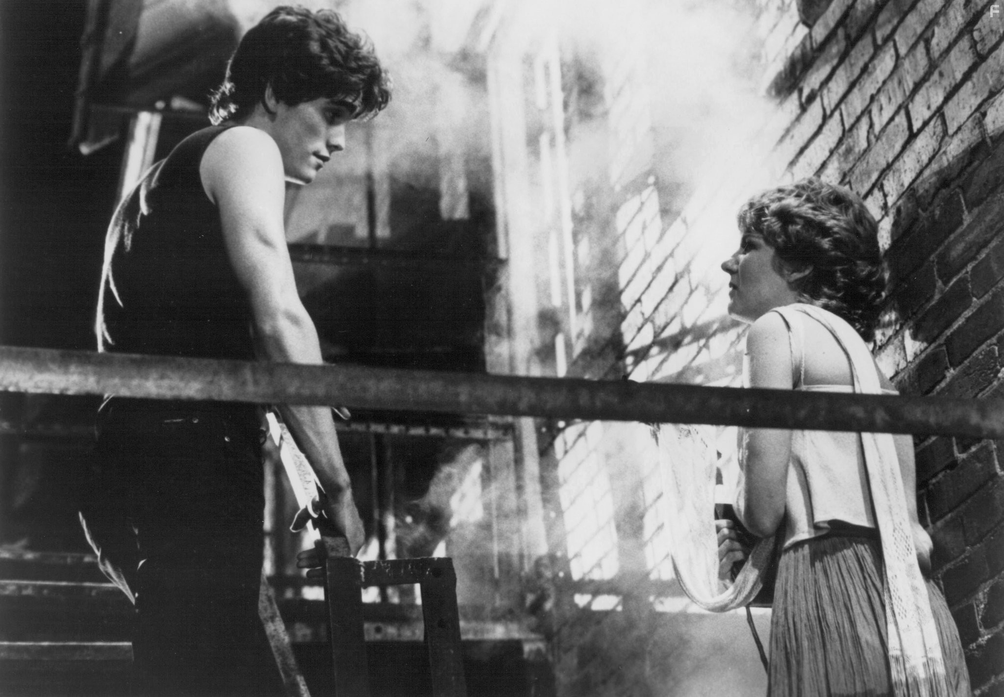 Matt Dillon and Diana Scarwid in Бойцовая рыбка (1983)