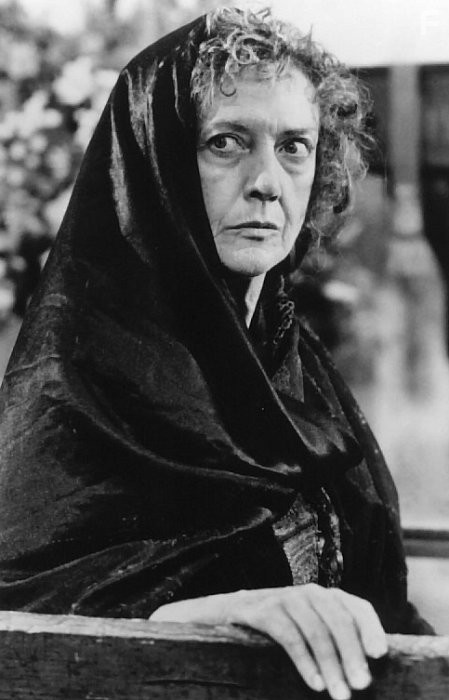 Eileen Atkins in Неуютная ферма (1995)
