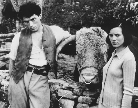 Kate Beckinsale and Rufus Sewell in Неуютная ферма (1995)