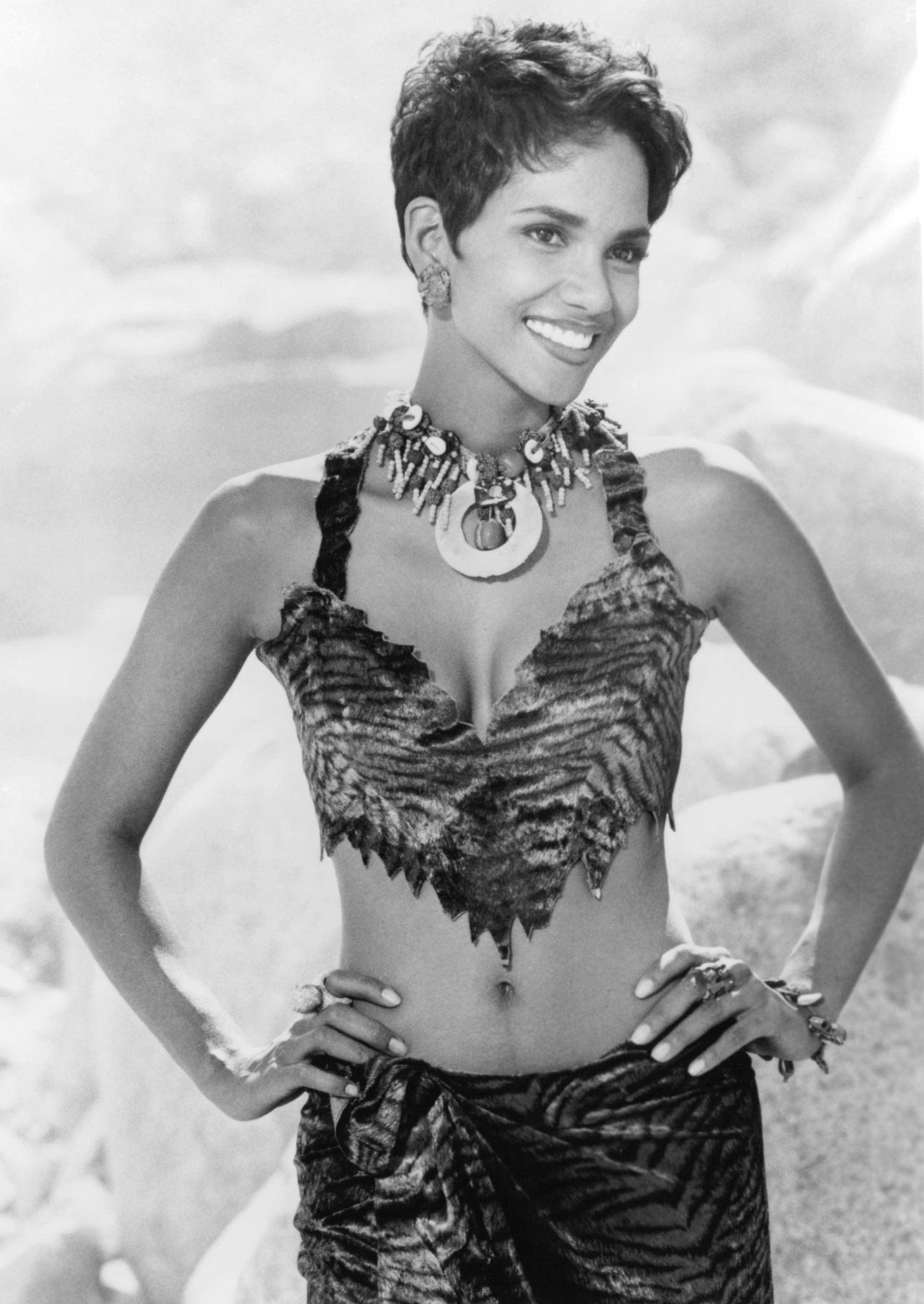Halle Berry in Флинтстоуны (1994)