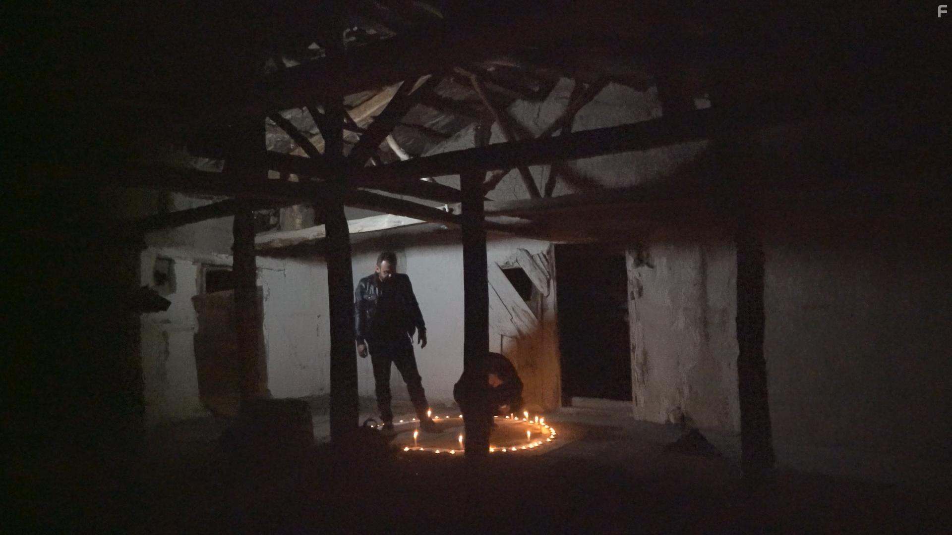 Fatih Hasanoglu and Furkan Dzen in Cin Tepesi (2018)